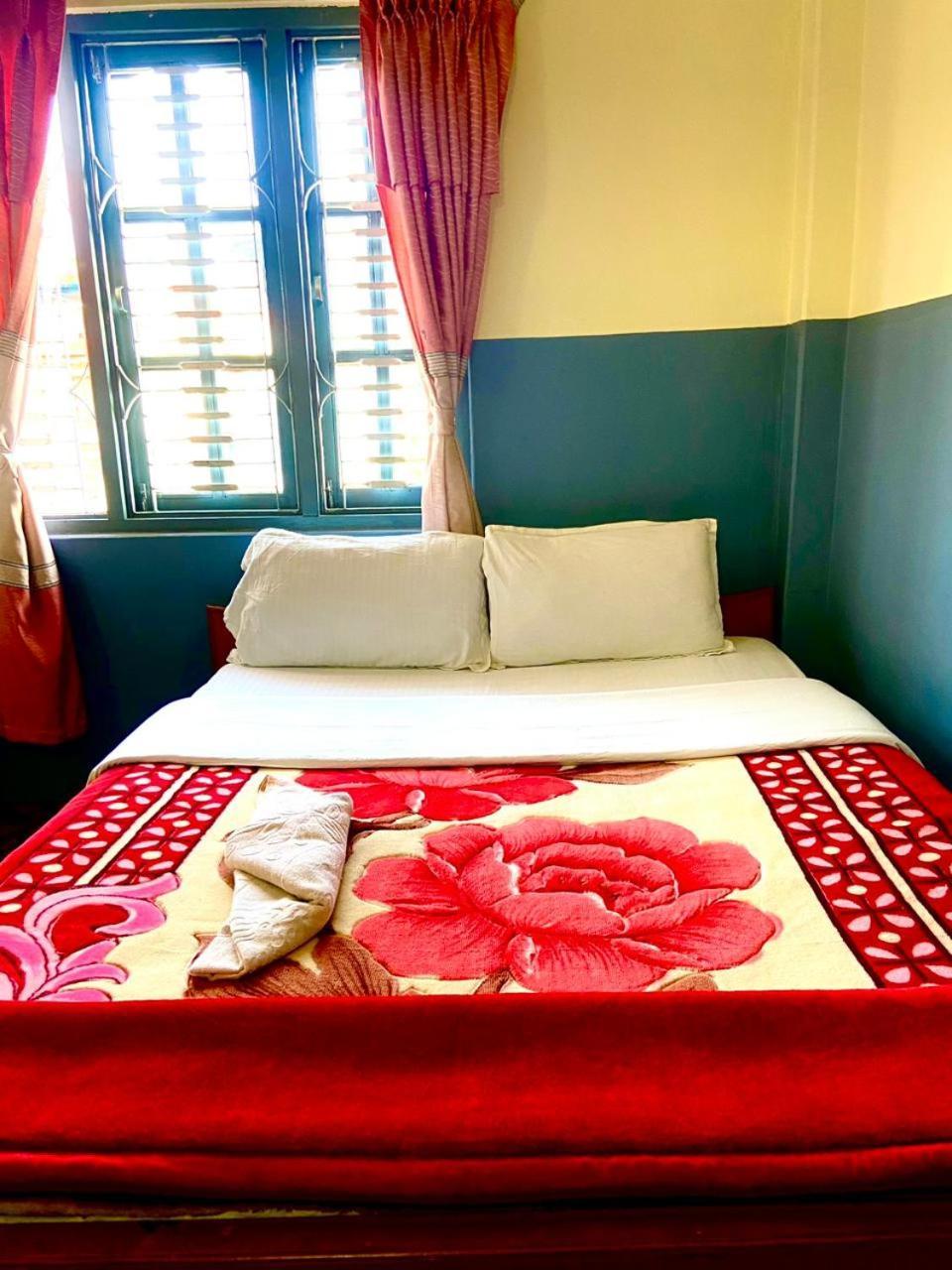 Piya Guest house&restaurant Pokhara Extérieur photo