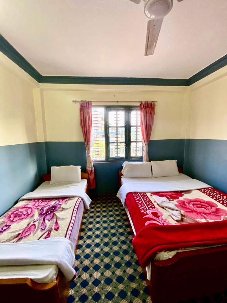 Piya Guest house&restaurant Pokhara Extérieur photo