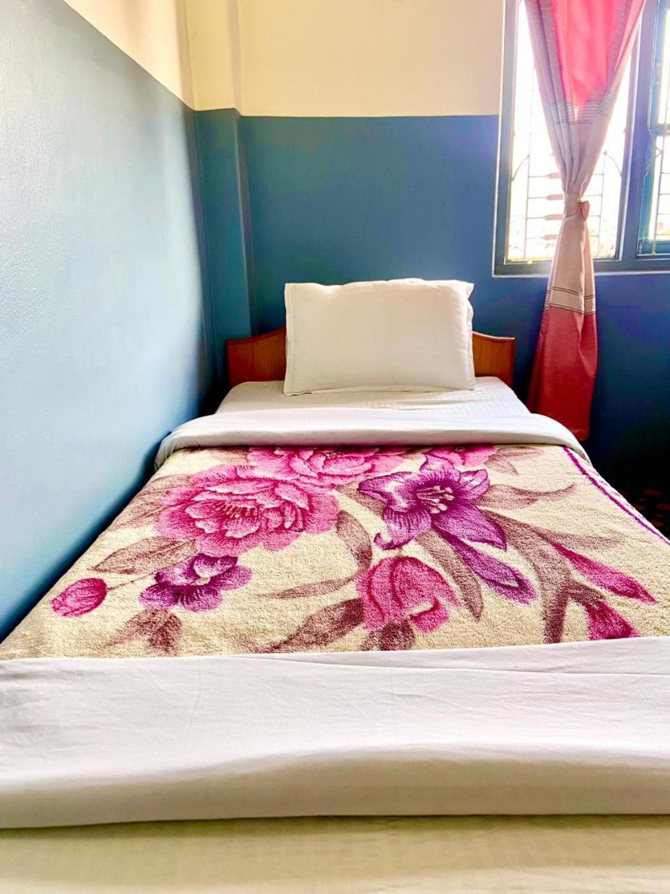 Piya Guest house&restaurant Pokhara Extérieur photo
