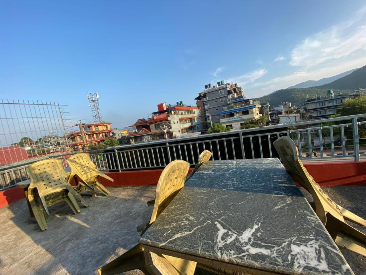 Piya Guest house&restaurant Pokhara Extérieur photo