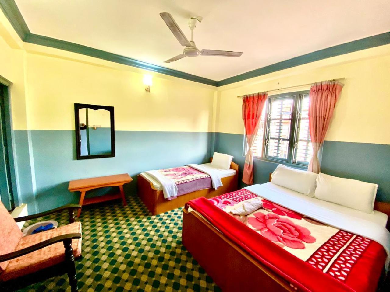 Piya Guest house&restaurant Pokhara Extérieur photo